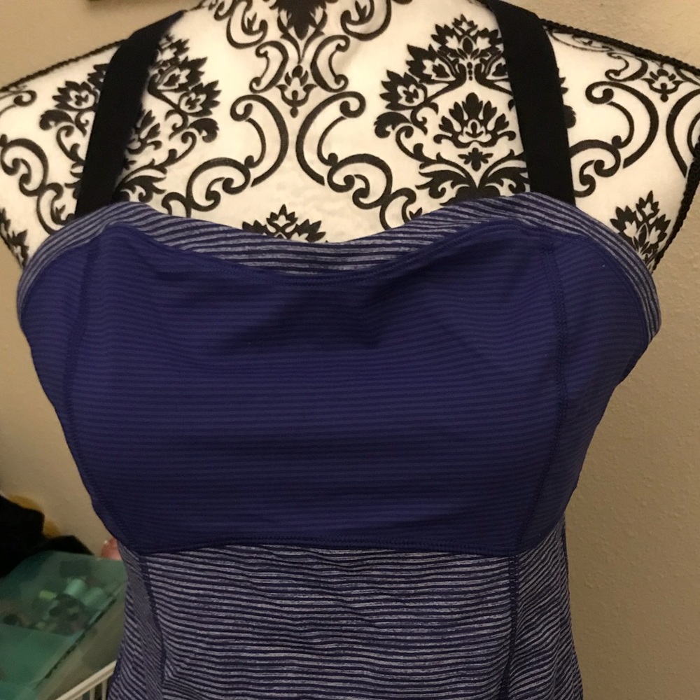 Lululemon yoga tank w/ built in bra